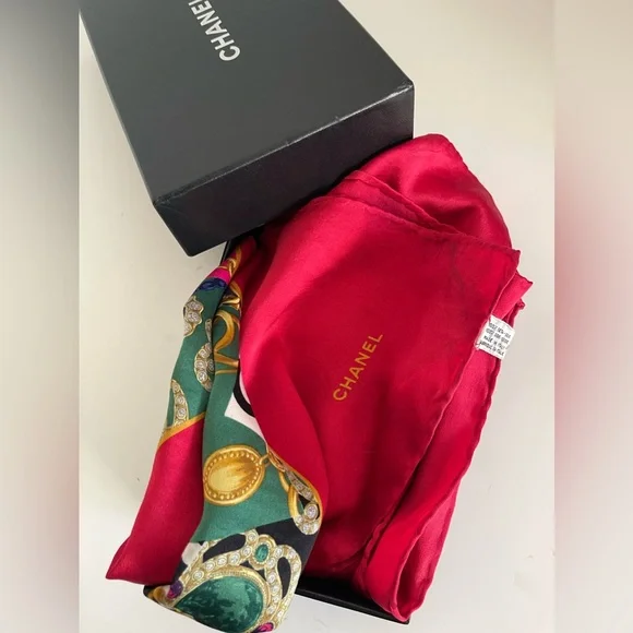 CHANEL Signature CC Jewelry Classic Graphic Design Scarf - Picture 12 of 12